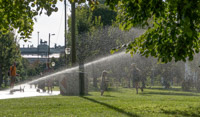 during our time in Vienna it was always hot and sunny - these kids enjoyed the cold shower :-) 