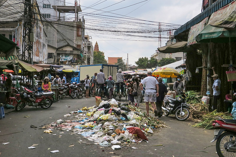 streets of Phnom Penh full of waste