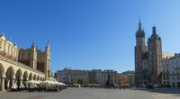 Saint Mary's Basilica and Cloth Hall at Rynek Główny in the early morning